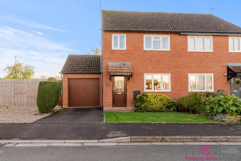 3 bed semidetached house for sale in Rothleigh, Up Hatherley