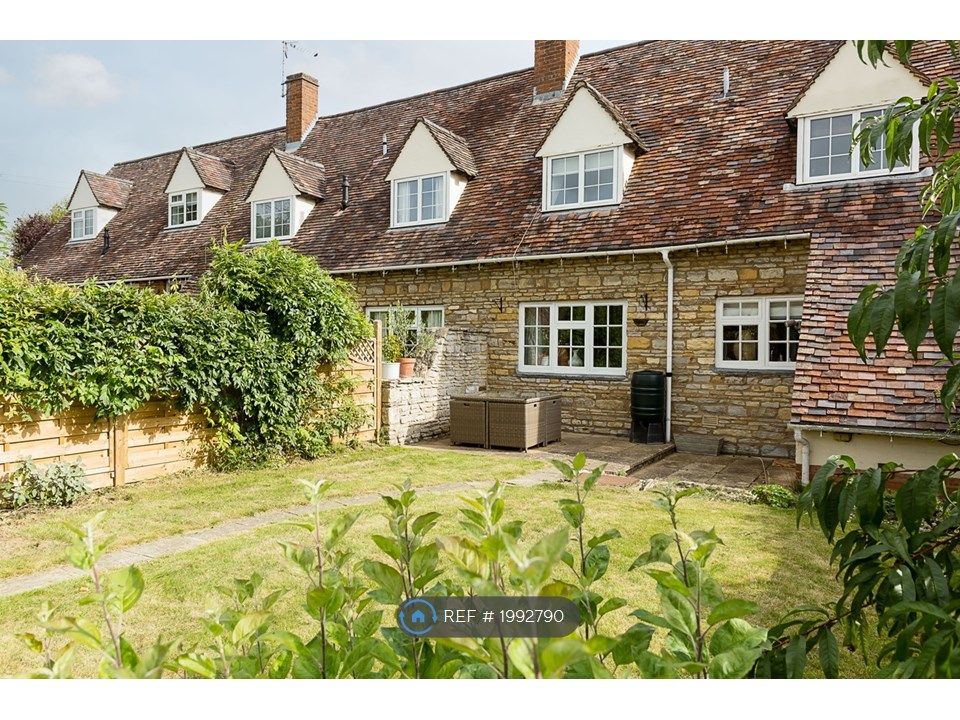 3 bed terraced house to rent in Tythe Barn Cottages, Evesham WR11, £