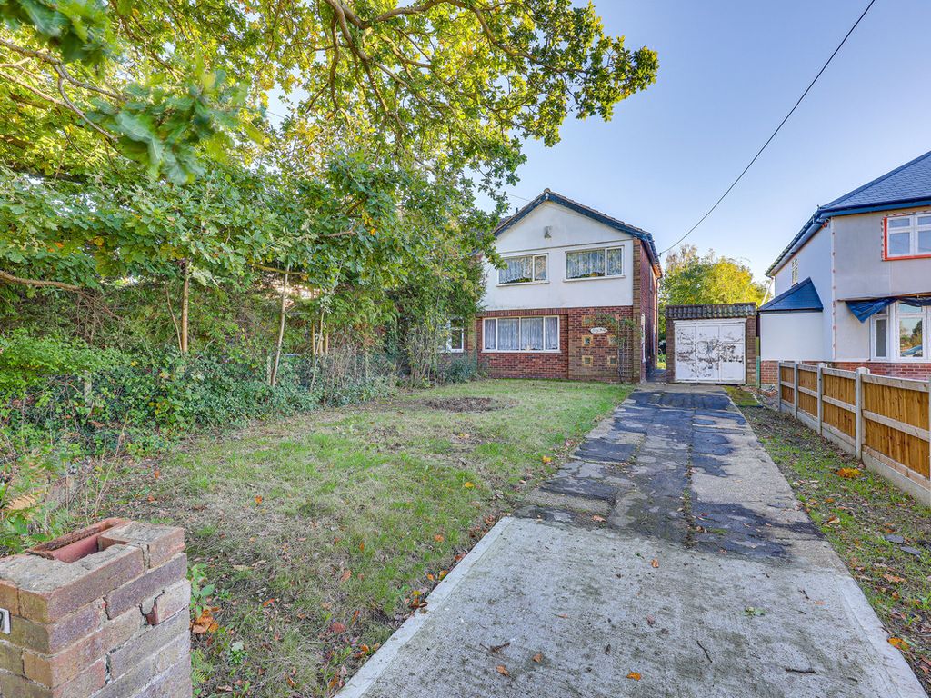 3 bed semidetached house for sale in The Chase, Benfleet SS7, £400,000