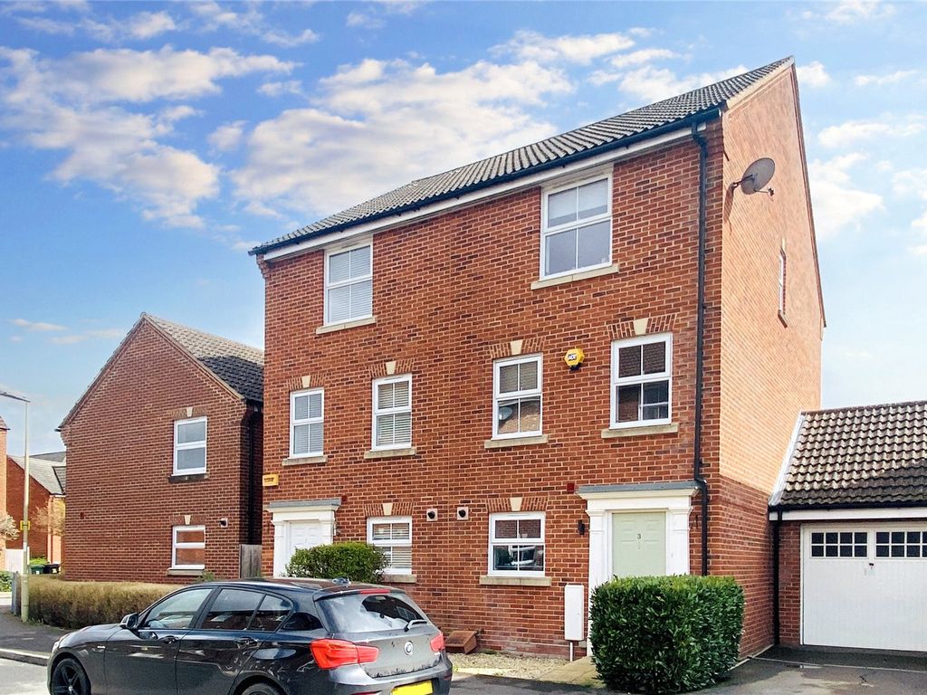 4 bed semidetached house for sale in Walsh Road, Bramley RG26, £