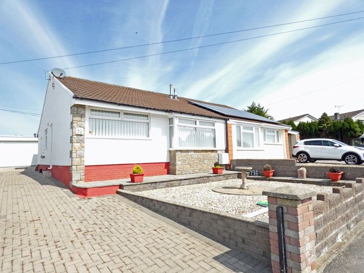 2 bed semidetached bungalow for sale in Legions Way, Gelligaer