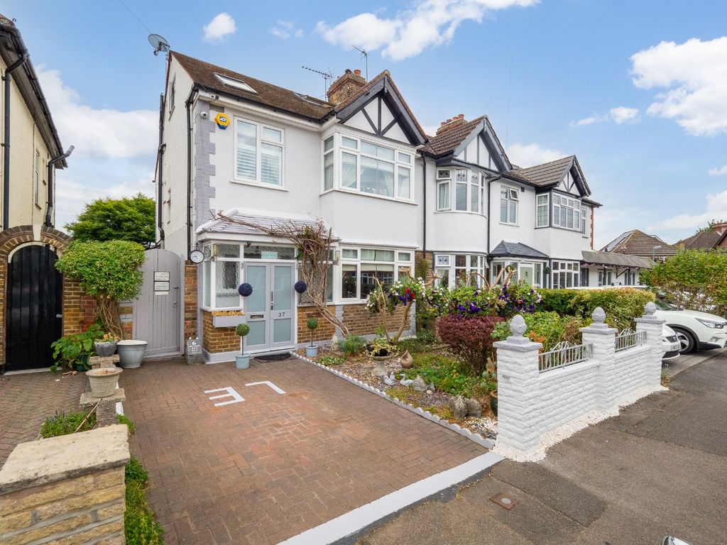 3 bed end terrace house for sale in Carlton Crescent, Cheam, Sutton SM3