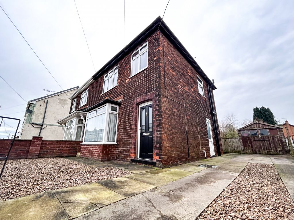 3 bed semidetached house for sale in Northlands Road, Winterton