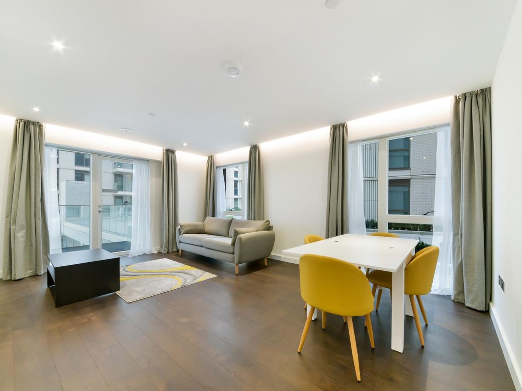 2 bed flat to rent in Montrose Building, Lexington Gardens, London SW11