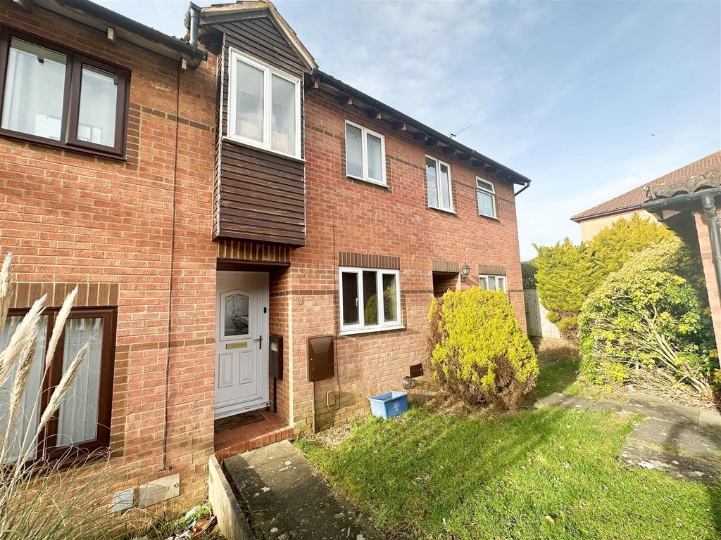 2 bed terraced house to rent in Hexham Gardens, Bletchley, Milton