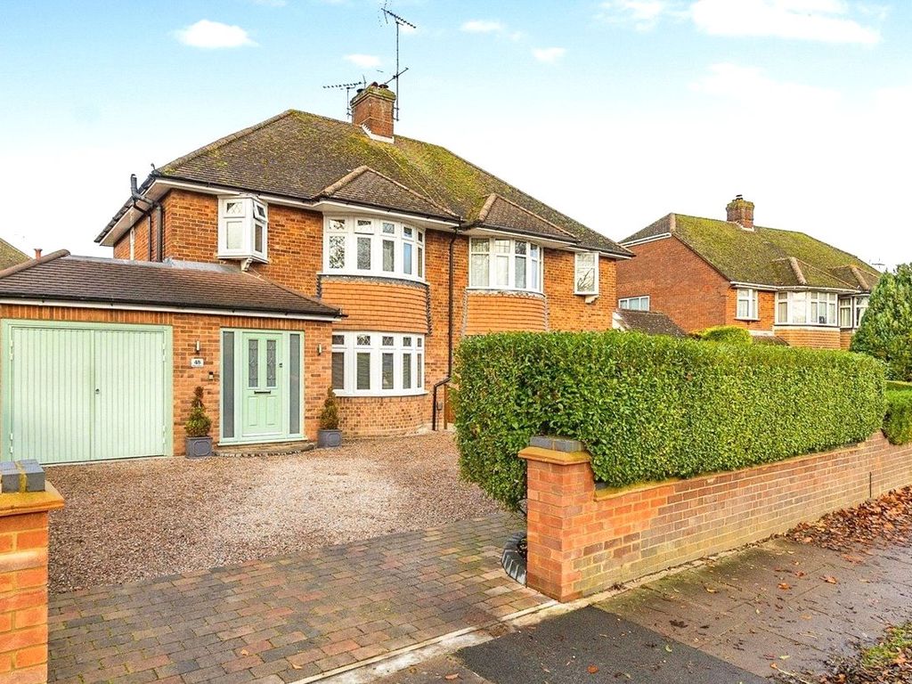 3 bed semidetached house for sale in First Avenue, Dunstable