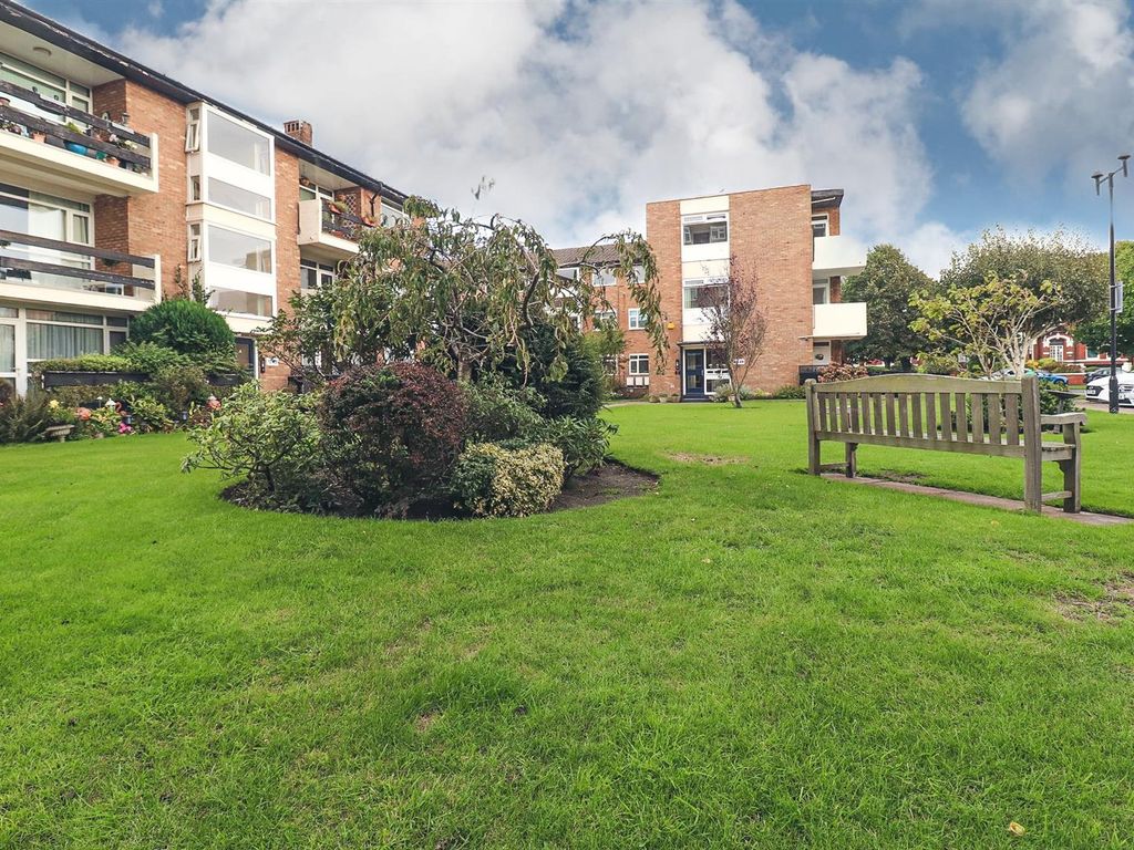 1 bed flat for sale in Victoria Court, Birkdale, Southport PR8, £