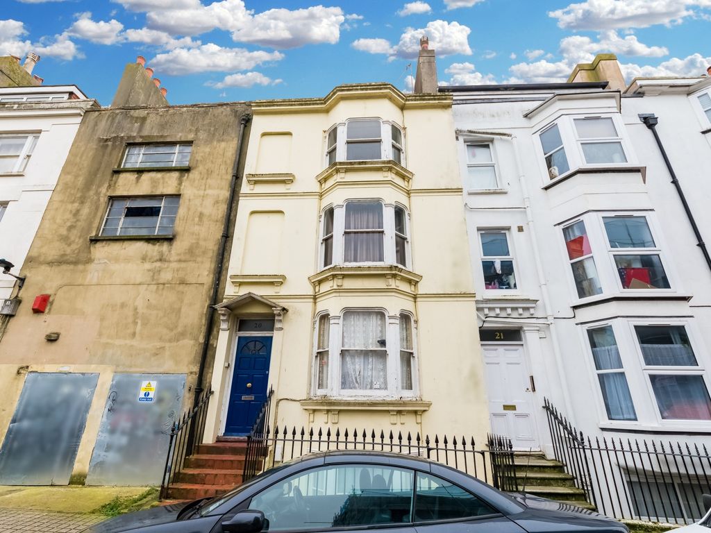 2 bed flat to rent in Dorset Gardens, Brighton, East Sussex BN2, £1,500