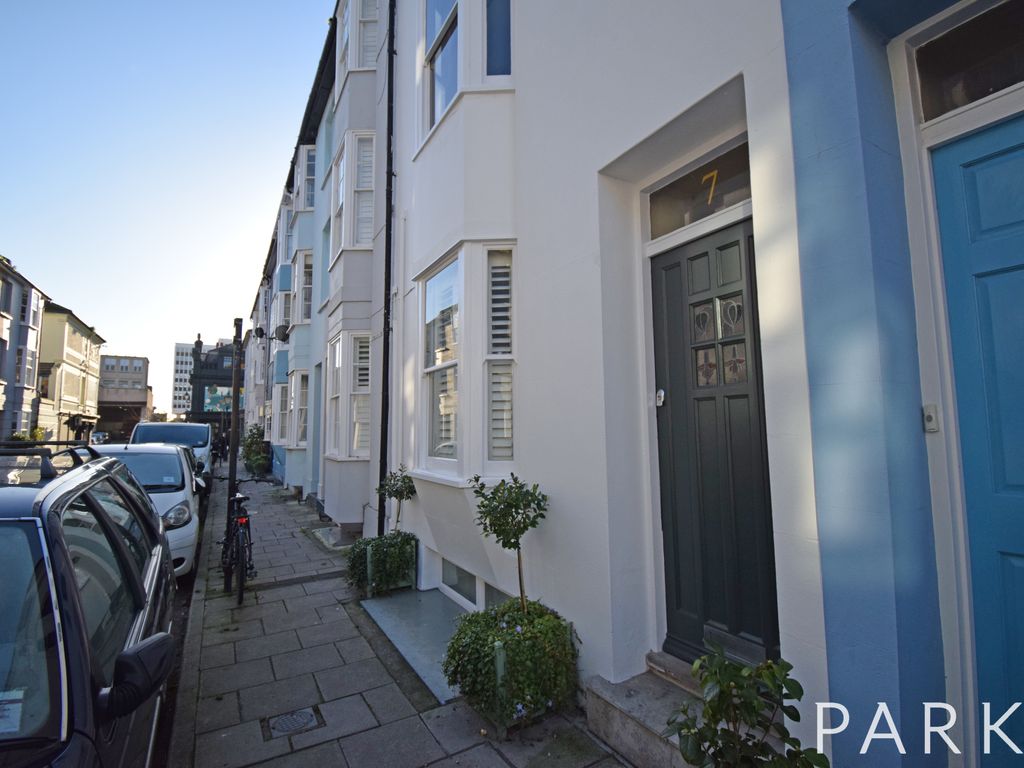 2 bed flat to rent in Over Street, Brighton, East Sussex BN1, £1,395