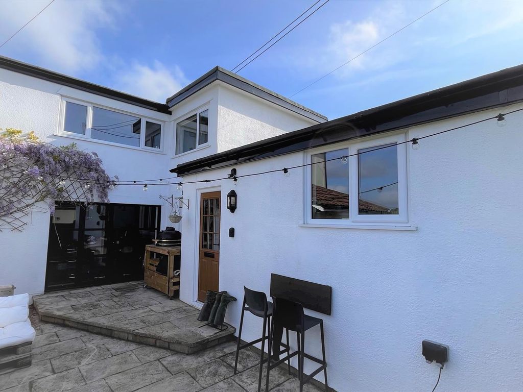 3 bed semidetached house for sale in The Chantry, Bromham, Chippenham