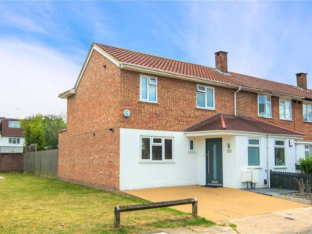3 bed end terrace house to rent in Glebe Way, Hanworth, Feltham TW13