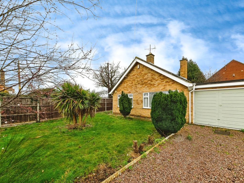 2 bed bungalow for sale in Old Rectory Close, North Wootton, King's
