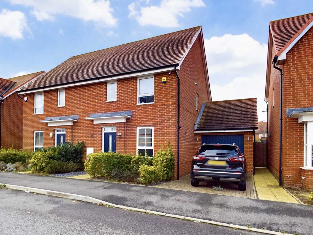 3 bed semidetached house for sale in Woodwhite Way, Hemel Hempstead