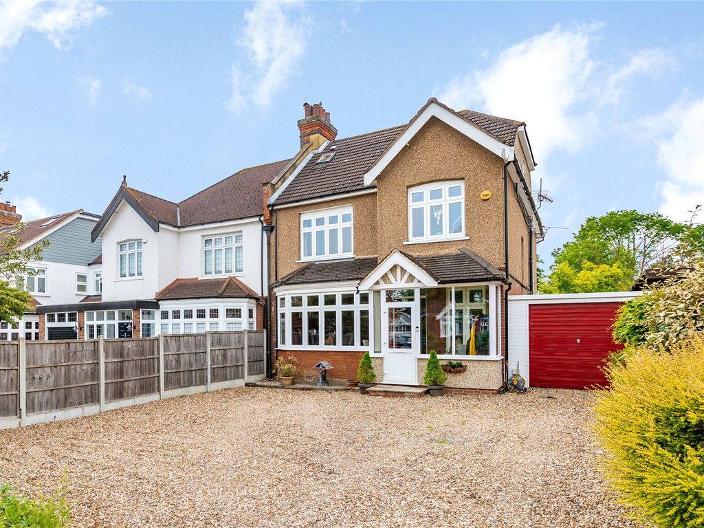 5 bed semidetached house for sale in Deyncourt Gardens, Upminster RM14