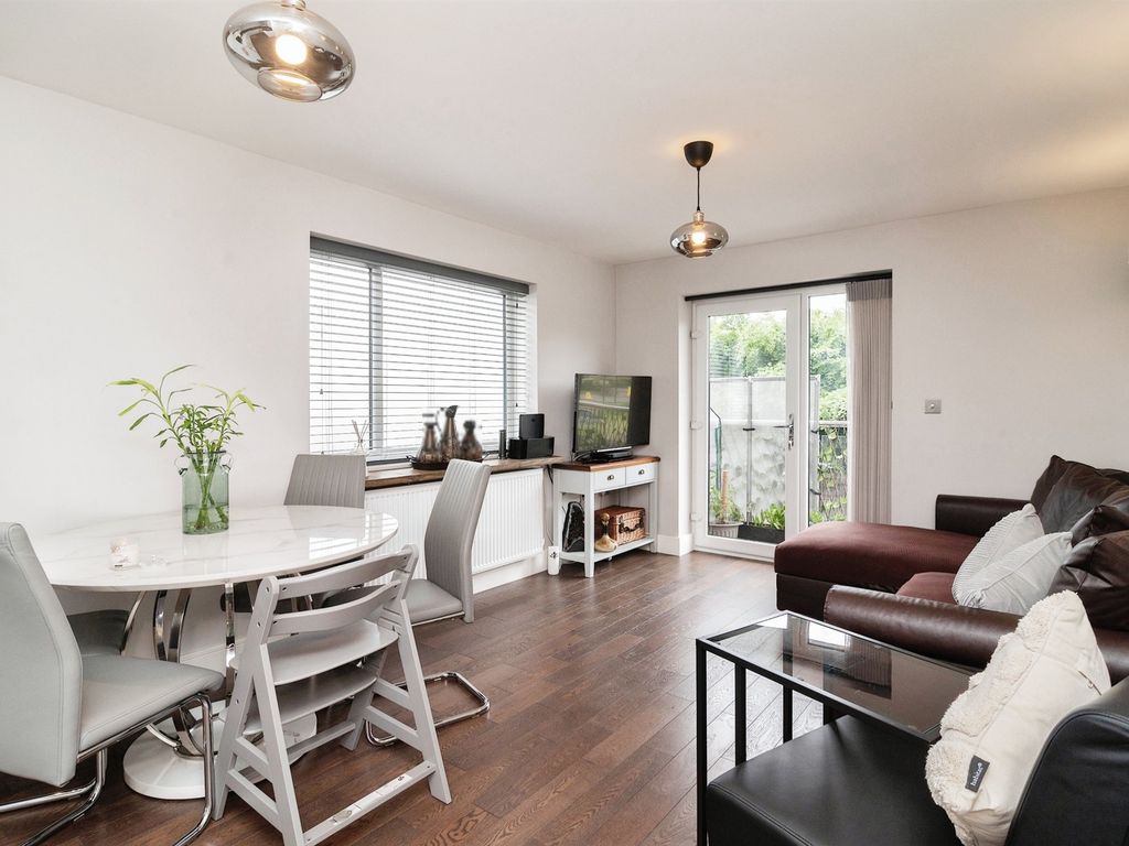 2 bed flat for sale in Broomfield Road, Broomfield, Chelmsford CM1, £