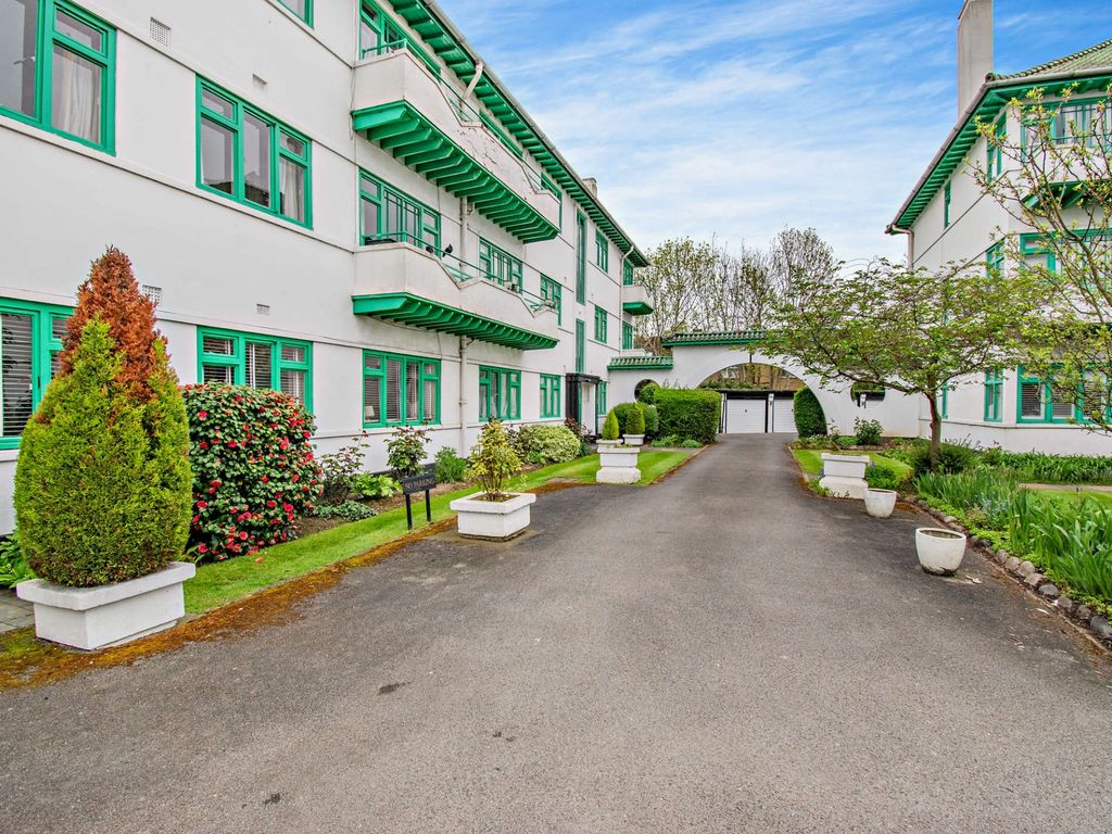 2 bed flat for sale in Elm Park Road, Pinner HA5 Zoopla