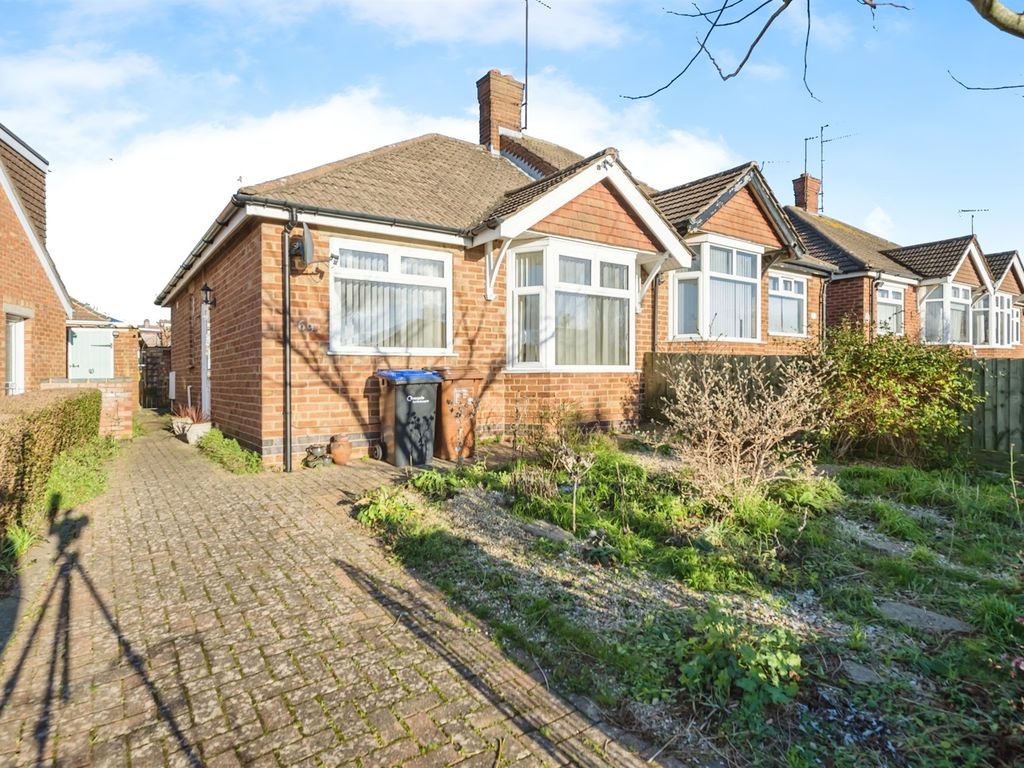 2 bed semidetached bungalow for sale in Knights Lane, Kingsthorpe