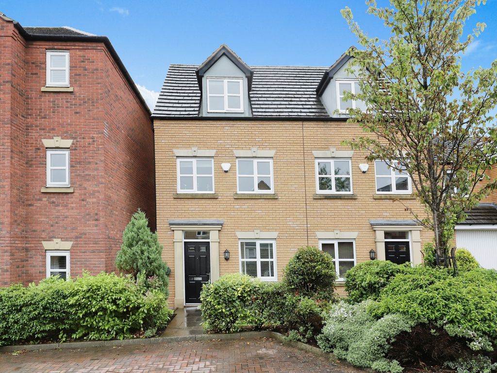 3 bed semidetached house for sale in Charles Hayward Drive