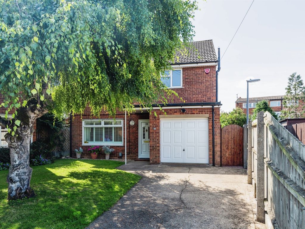 3 bed detached house for sale in Alexander Road, Stotfold, Hitchin SG5