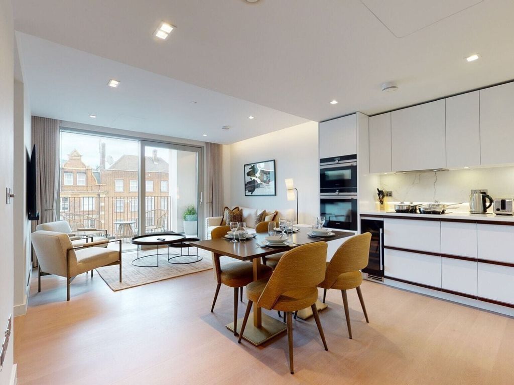 2 bed flat to rent in Edgware Road, Paddington, Greater London W2, £