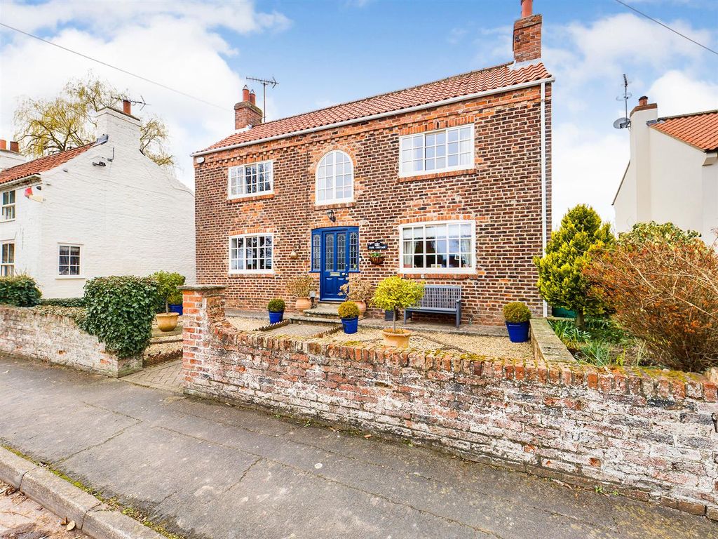 3 bed detached house for sale in FostonOnTheWolds, Driffield YO25