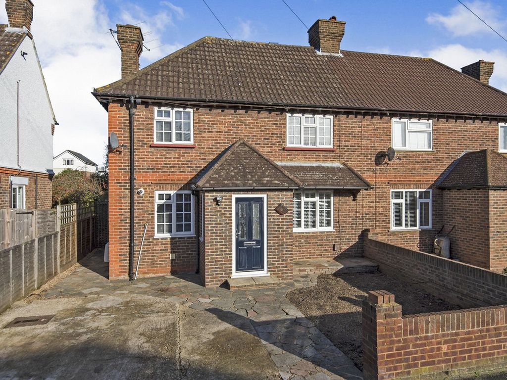 3 bed semidetached house for sale in Victory Park Road, Addlestone