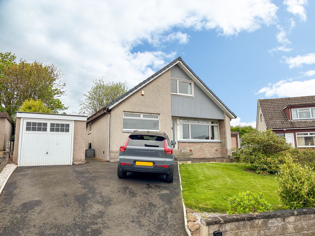 4 bed detached house for sale in Gosford Road, Kirkcaldy KY2, £250,000