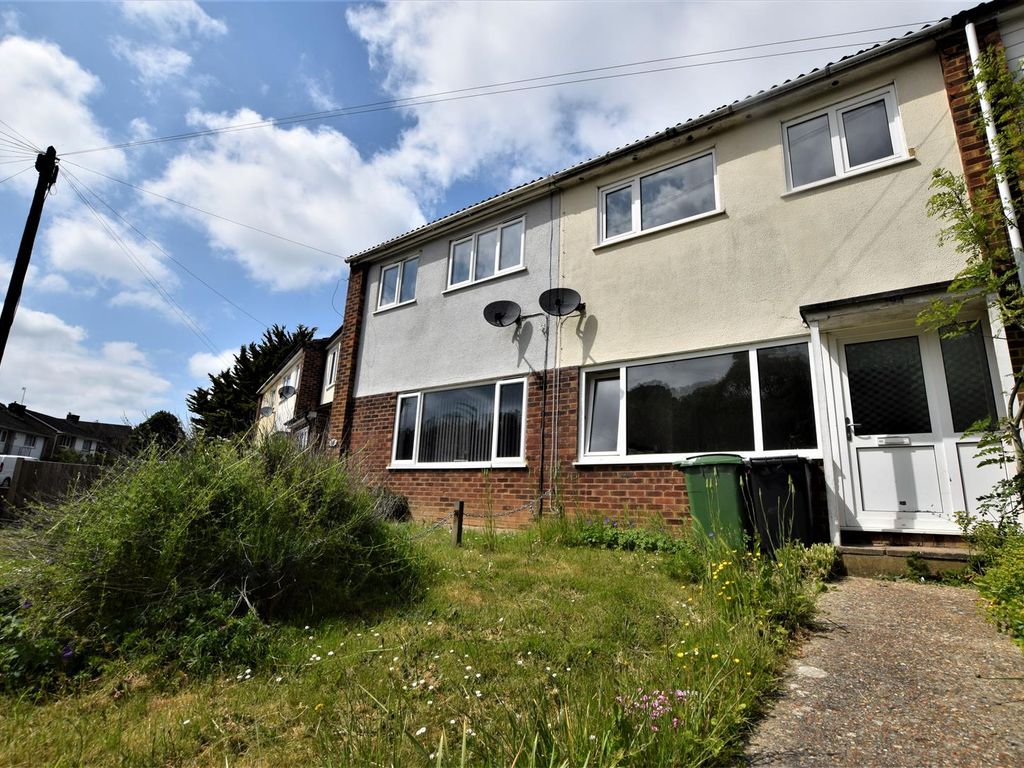 3 bed terraced house to rent in Stonehouse Drive, St. LeonardsOnSea