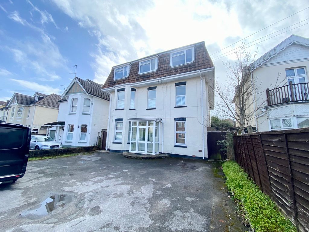 2 bed flat to rent in Parkwood Road, Bournemouth BH5 Zoopla