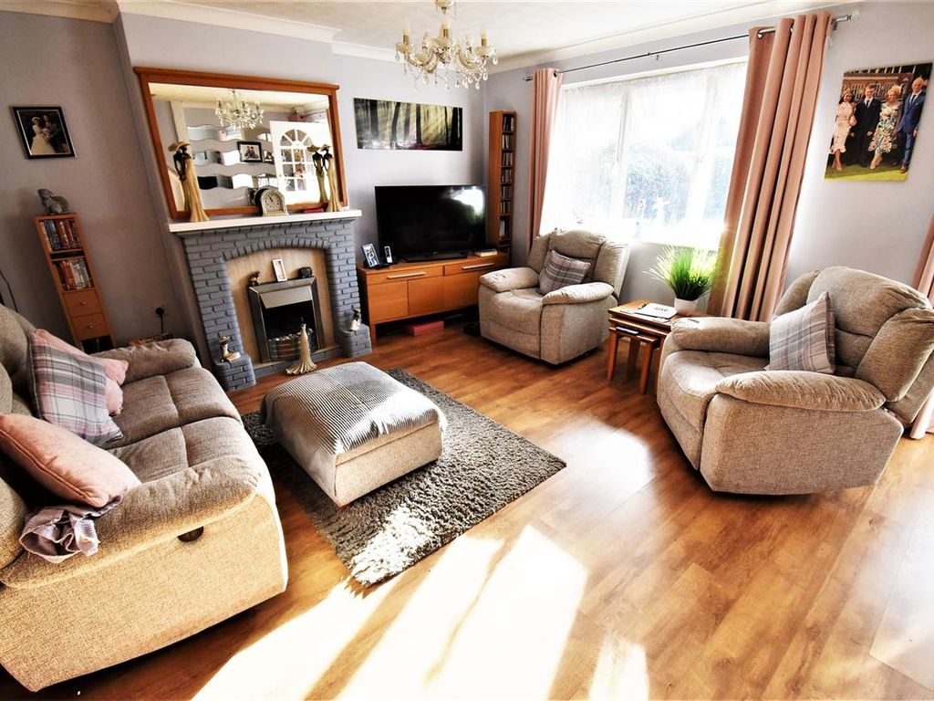 3 bed terraced house for sale in Moore Avenue, Tilbury RM18 Zoopla