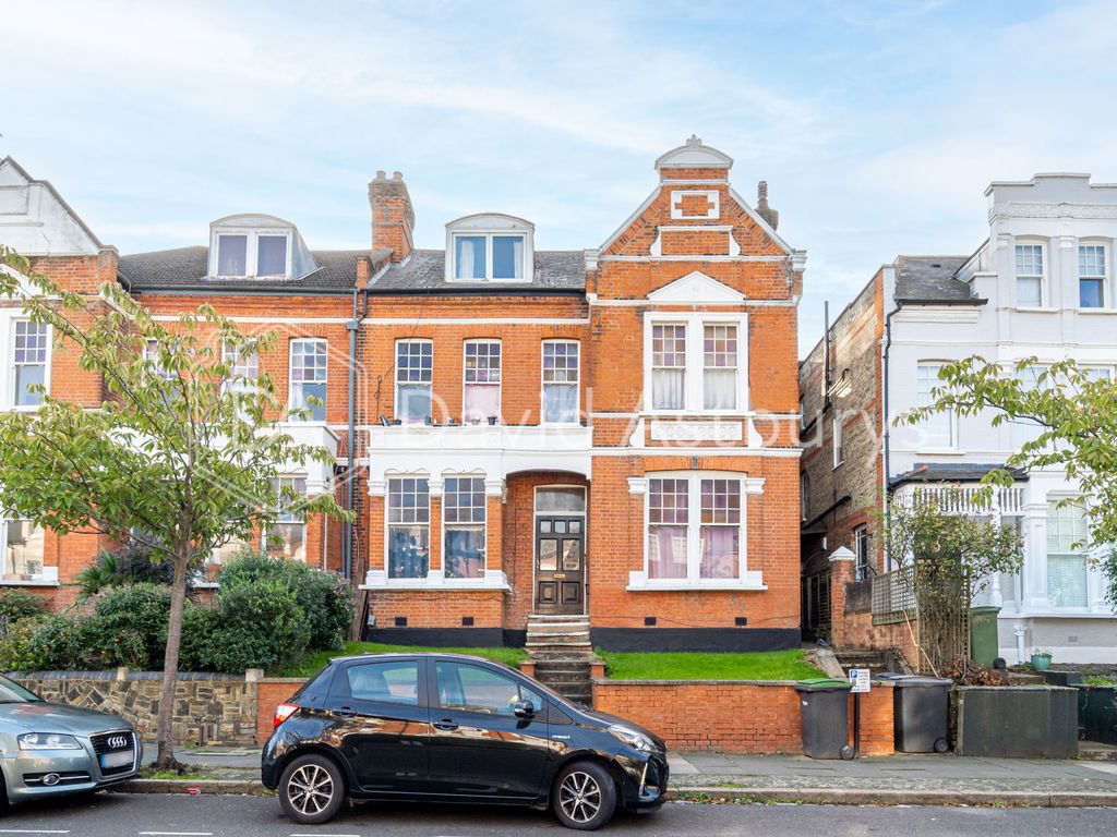 2 bed flat to rent in Cecile Park, Crouch End, London N8, £1,950 pcm