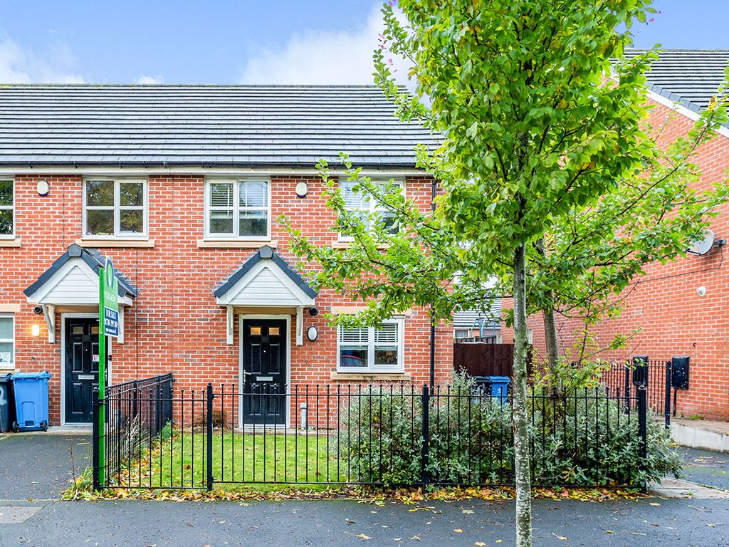 3 bed semidetached house for sale in Crabtree Road, Oldham, Greater