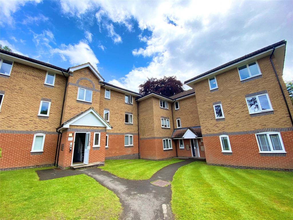 2 bed flat to rent in Masefield Gardens, Crowthorne, Berkshire RG45, £