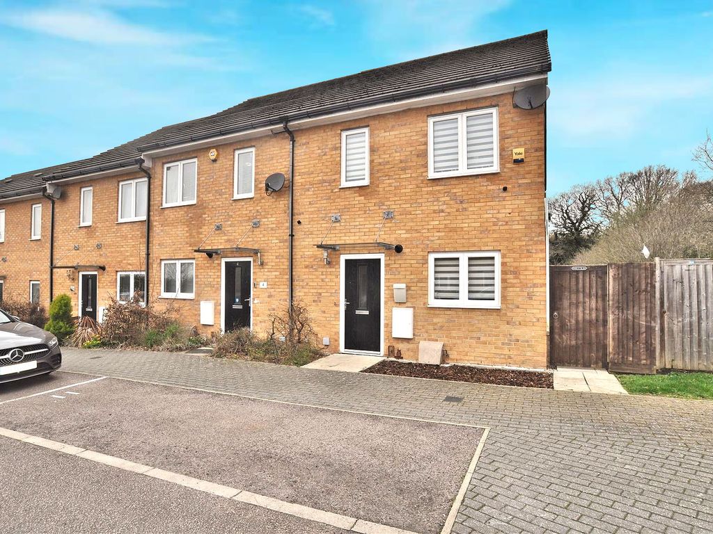 3 bed end terrace house for sale in Clarence Gardens, Luton LU1 Zoopla