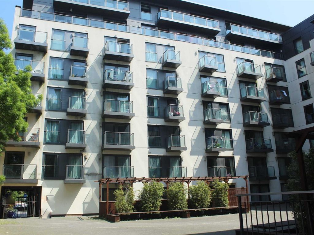 1 bed flat to rent in High Street, Slough SL1, £1,050 pcm Zoopla