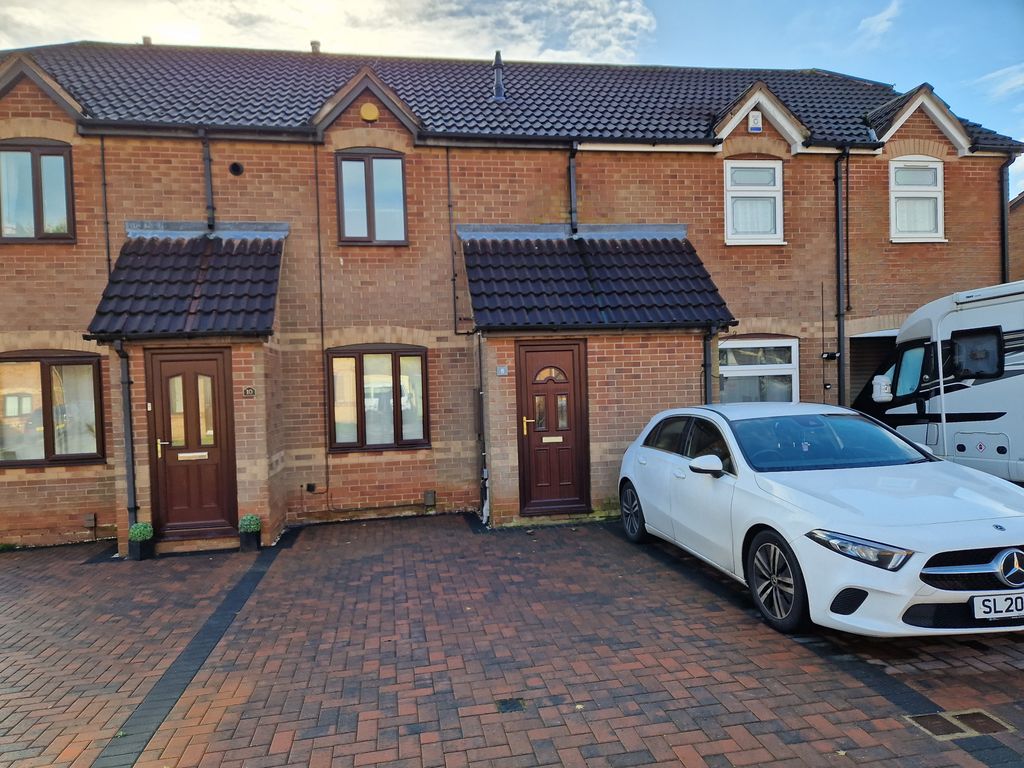 2 bed property to rent in Roewood Close, KirkbyInAshfield, Nottingham
