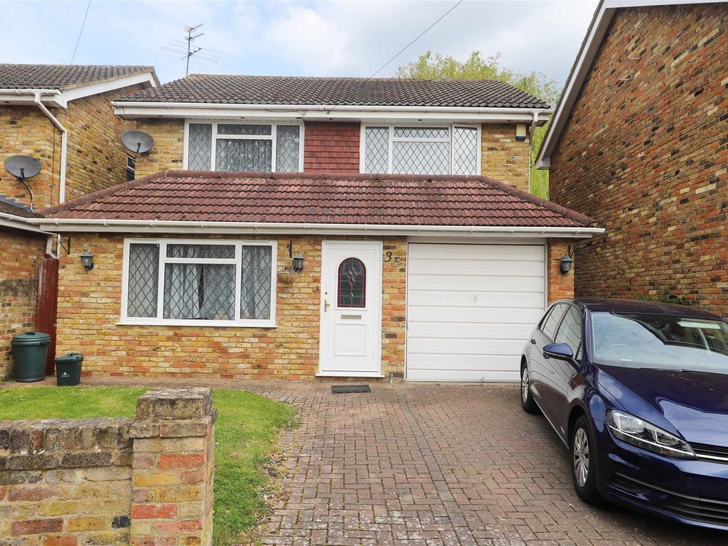 4 bed detached house for sale in Hartshill Close, North Hillingdon UB10