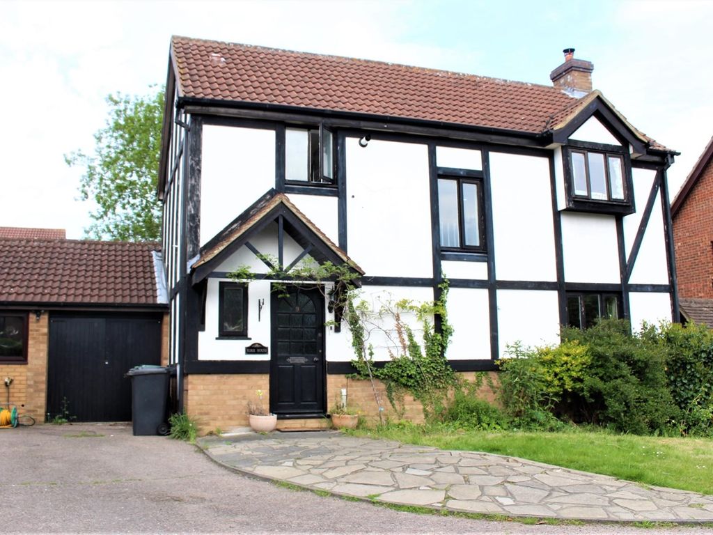 4 bed detached house for sale in Byfield Road, Papworth Everard
