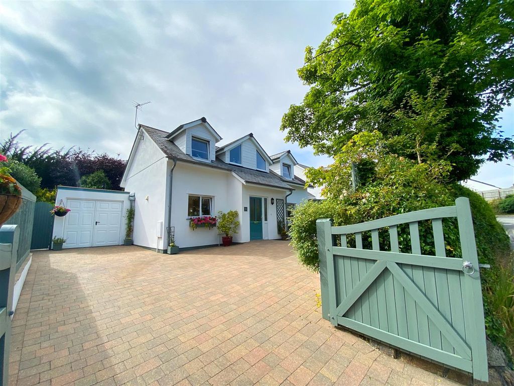 2 bed detached house for sale in Trelissick Road, Hayle TR27, £525,000 Zoopla