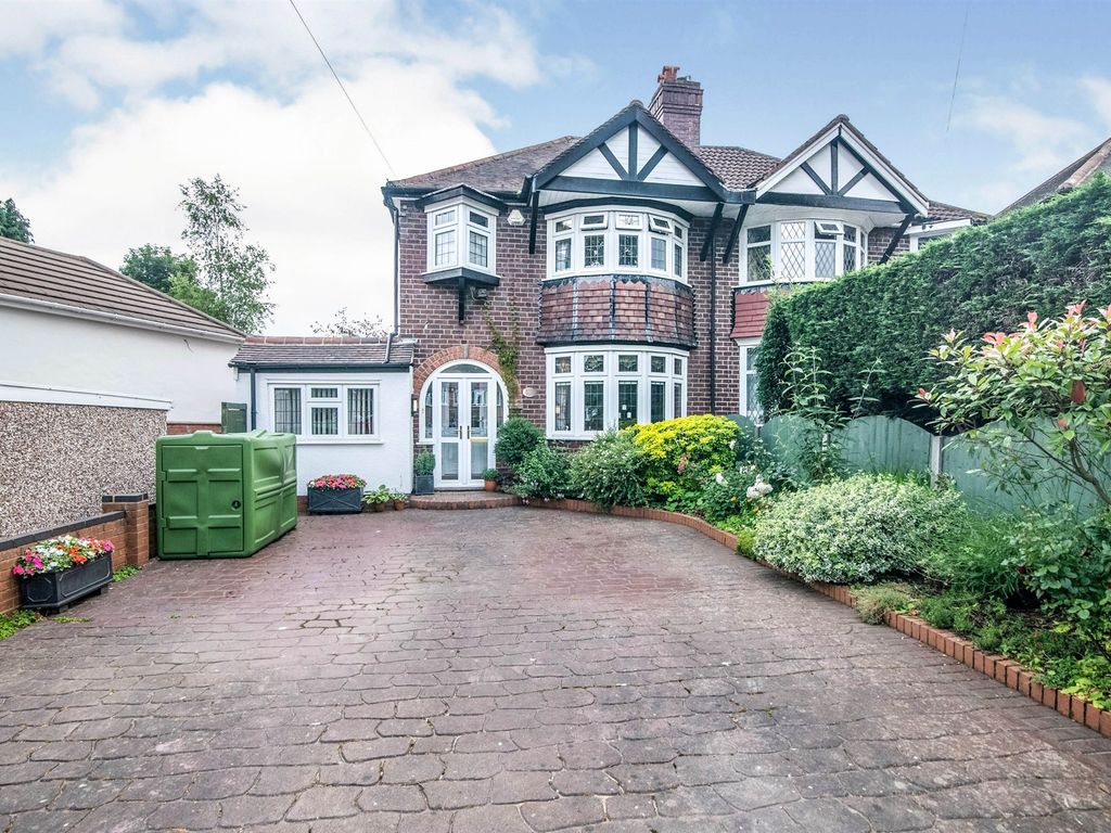 4 bed semidetached house for sale in Kiniths Crescent, West Bromwich