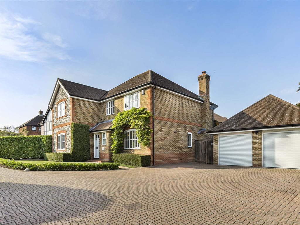 5 bed detached house for sale in Richardson Crescent, Cheshunt, Waltham
