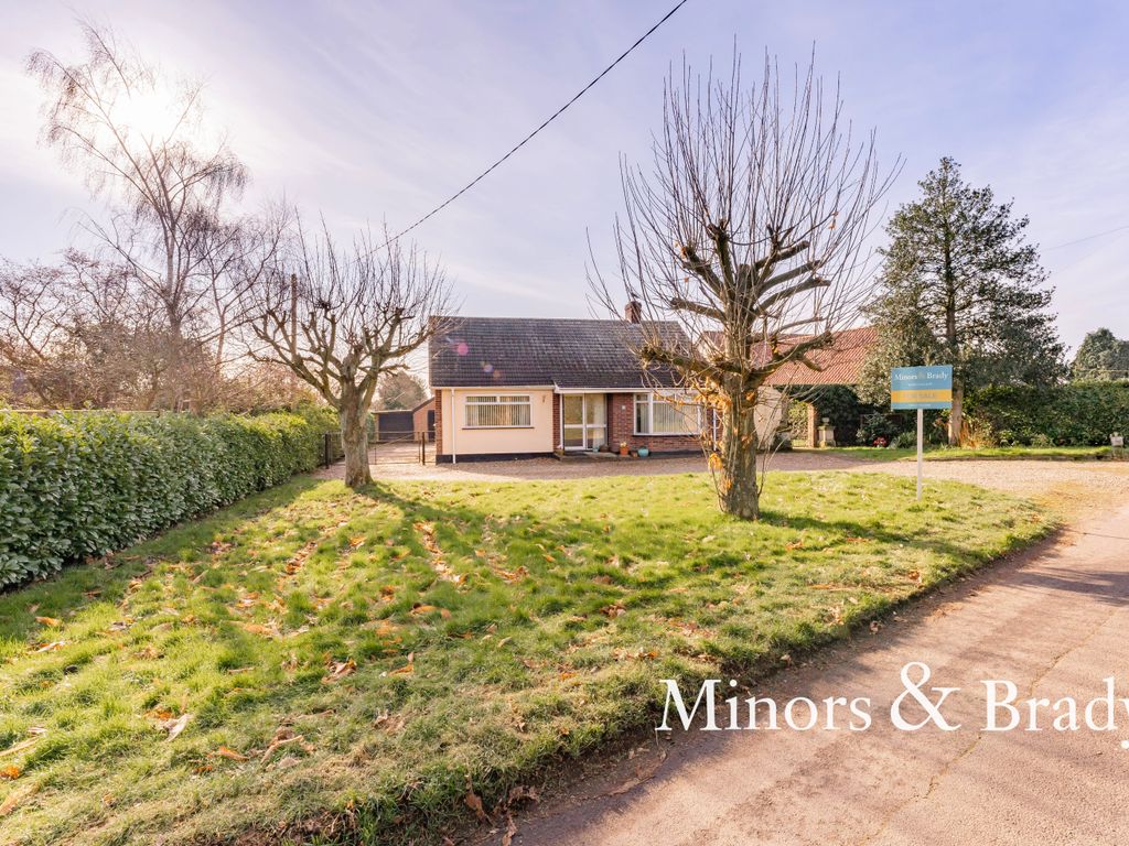 3 bed detached bungalow for sale in Crowes Loke, Little Plumstead