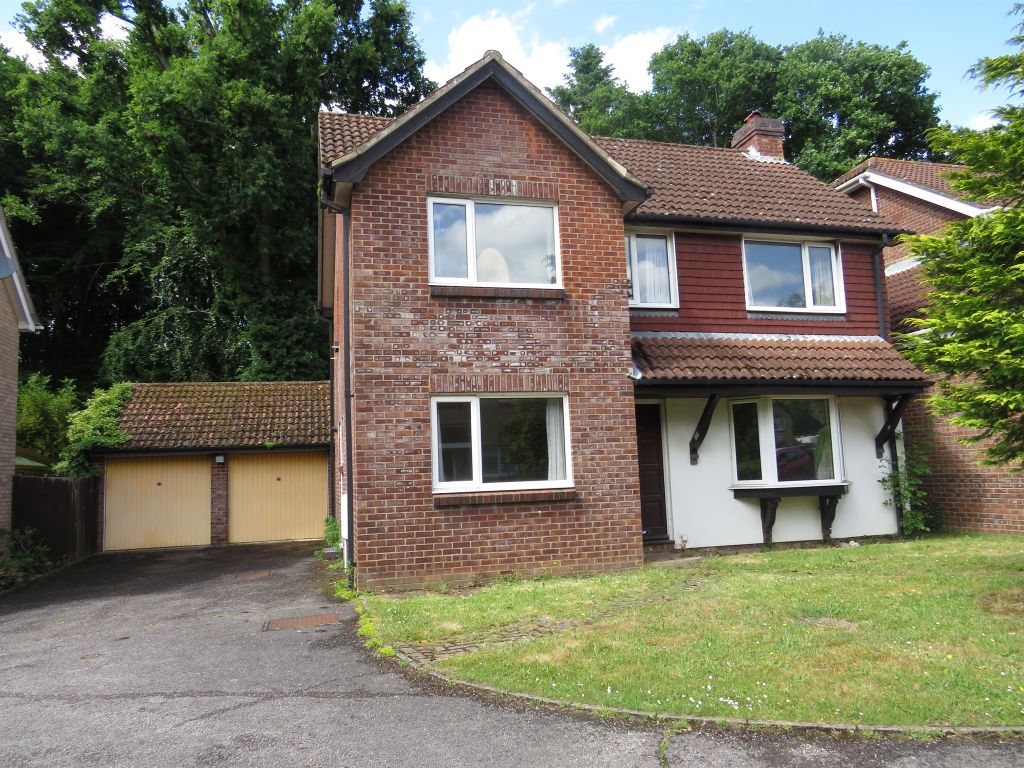 4 bed detached house for sale in Mitre Copse, Eastleigh