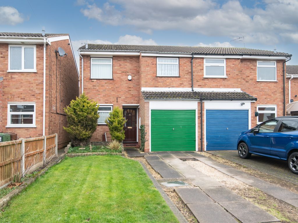 3 bed semidetached house for sale in Grayshott Close, Bromsgrove B61