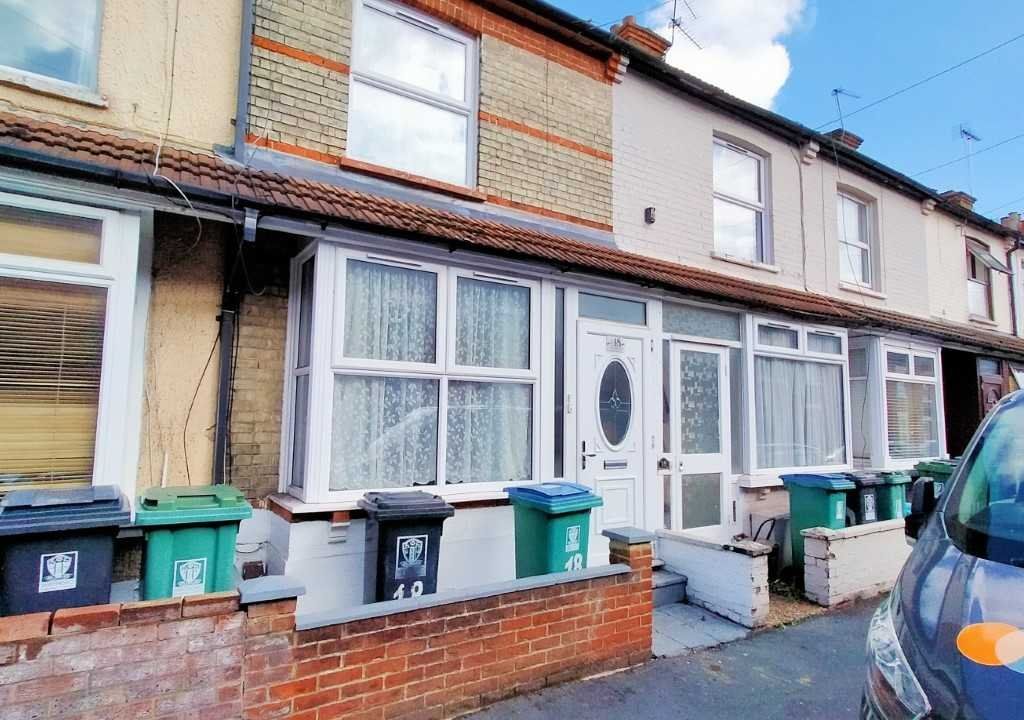 3 bed detached house to rent in Leavesden Road, Watford, Hertfordshire