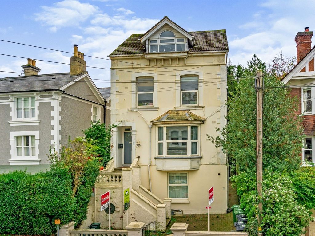 Grovehill Road, Redhill RH1  