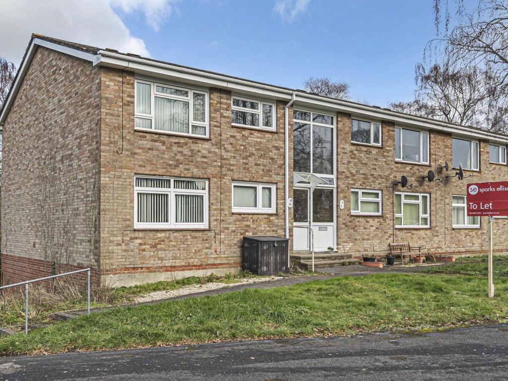 2 bed flat to rent in Charnwood Crescent, Hiltingbury, Chandler's Ford