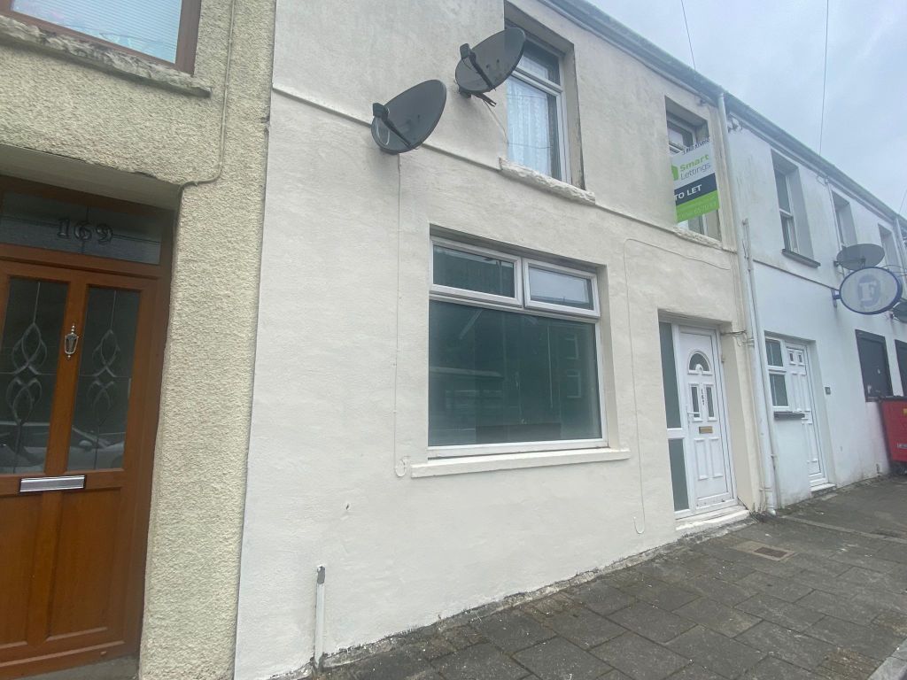 Studio to rent in c Oxford Street, Pontycymer, Bridgend CF32, £450 pcm