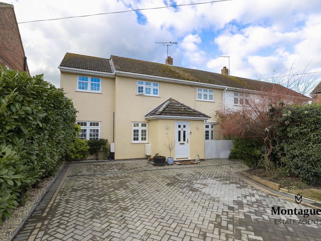 4 bed semidetached house for sale in Beamish Close, North Weald CM16