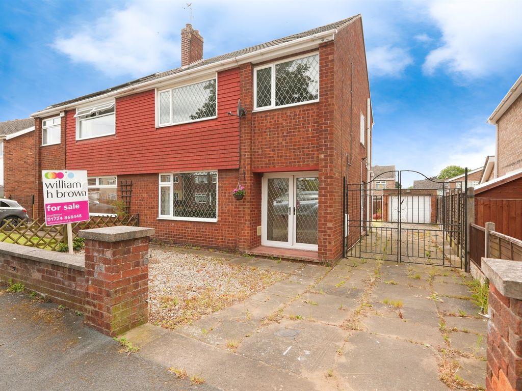 3 bed semidetached house for sale in Byfield Road, Scunthorpe DN17, £